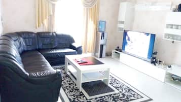 Apartment, 3 Schlafzimmer | Wohnzimmer | Flachbildfernseher