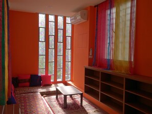 Televisión LCD 43 pulgadas con canales de televisión por cable