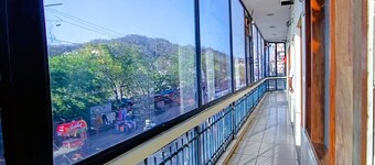 Hotel Ganga Azure