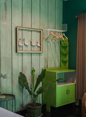 Habitación estándar | Escritorio, espacio para trabajar con laptop y cortinas blackout