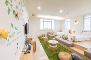 Family Room (Superior) | Desk, blackout drapes, free WiFi, bed sheets - Amany Holiday Hotel (Lyudao)