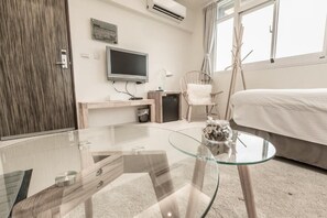 Double Room, Ocean View | Desk, blackout drapes, free WiFi, bed sheets - Amany Holiday Hotel (Lyudao)