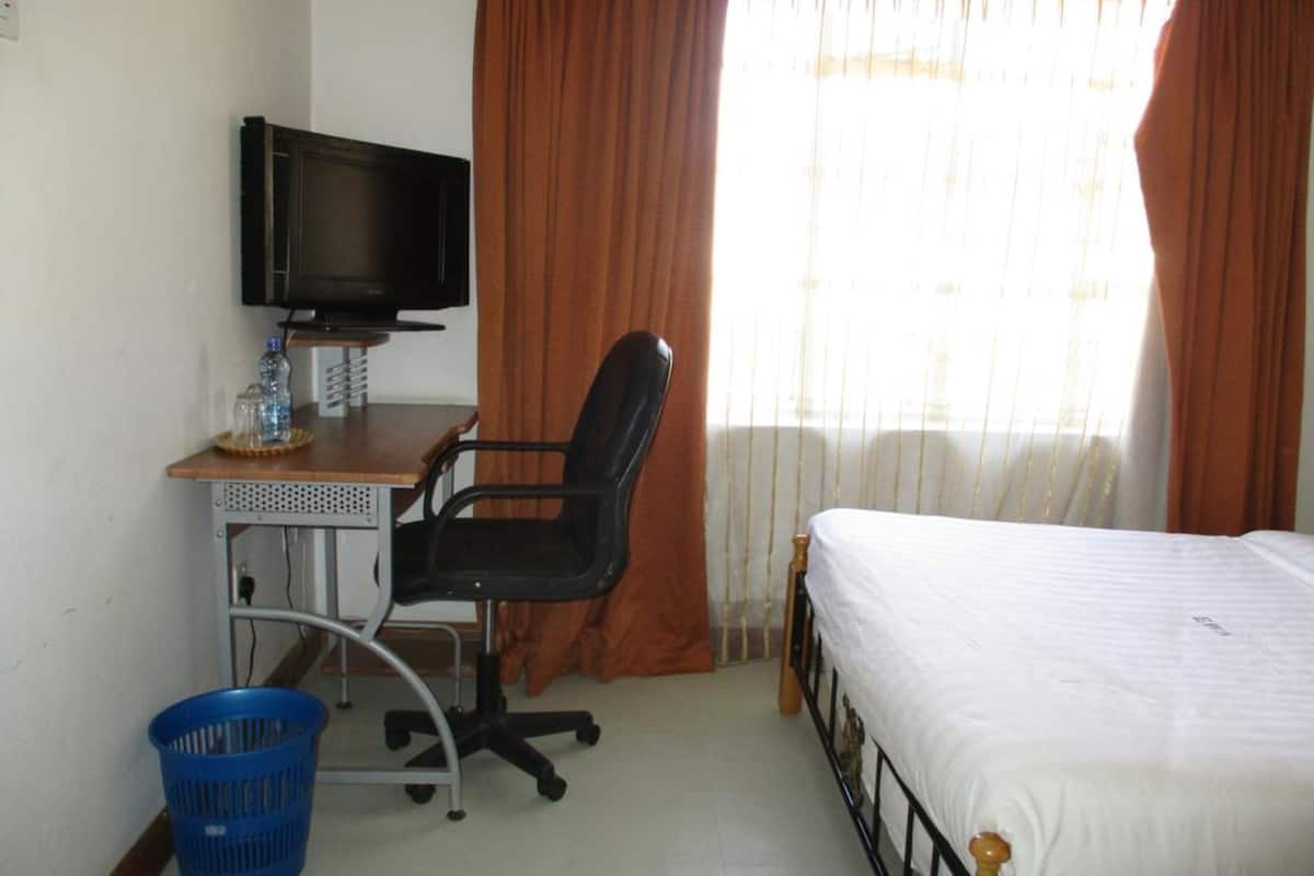 Superior Tek Büyük Yataklı Oda | Masa, güneşlik/perde, ücretsiz kablosuz İnternet, çarşaf takımı