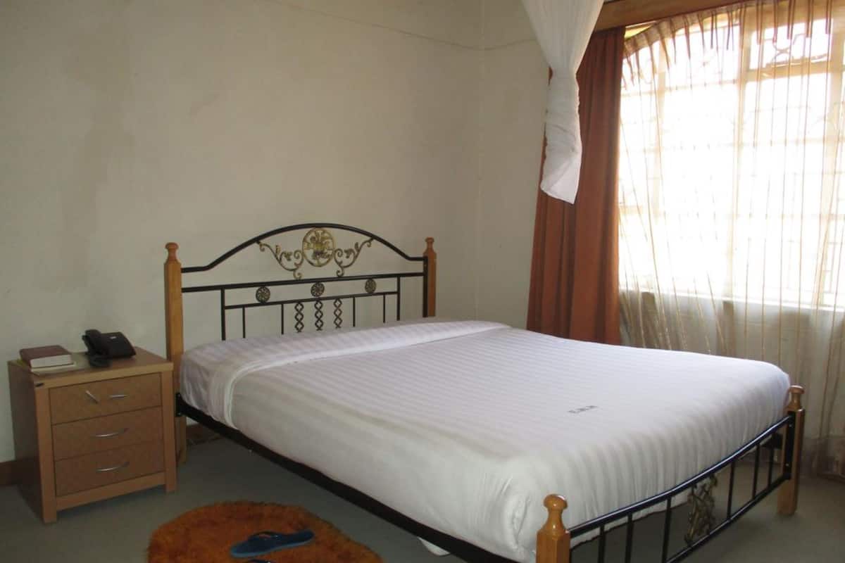 Basic Tek Kişilik Oda | Masa, güneşlik/perde, ücretsiz kablosuz İnternet, çarşaf takımı