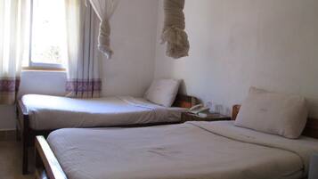 Standard Twin Room | Desk, blackout drapes, free WiFi, bed sheets