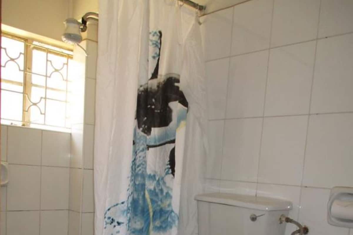 Duş, ücretsiz banyo/kozmetik ürünleri, terlik, havlu