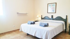 2 dormitorios, tabla de planchar con plancha, wifi gratis y ropa de cama