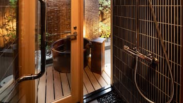 Private Vacation Home | Bathroom | Combined shower/tub, rainfall showerhead, free toiletries, hair dryer