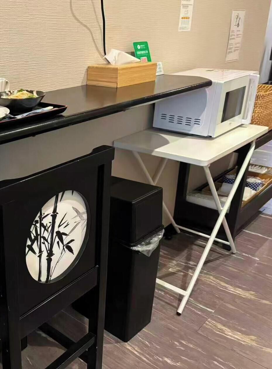 客室内のダイニングエリア