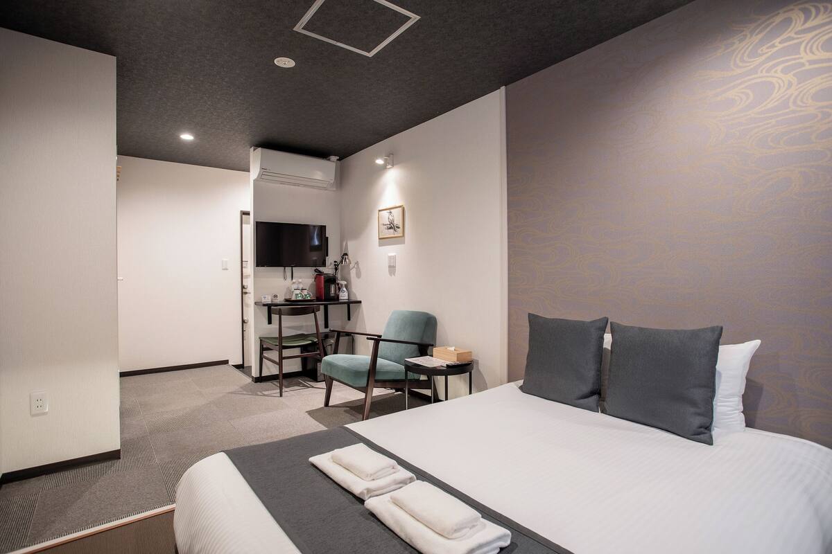 Bureau, espace de travail pour ordinateur portable, Wi-Fi gratuit