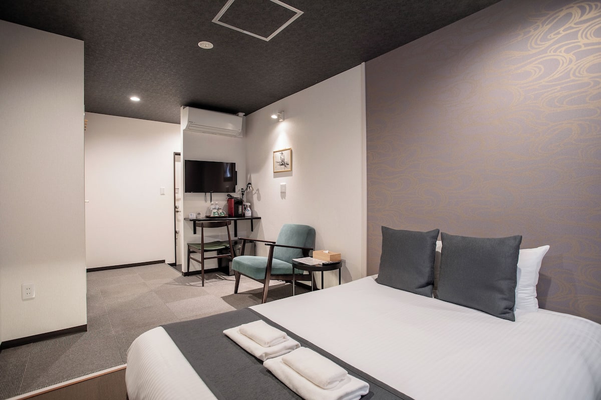 Standard-Doppelzimmer | Schreibtisch, laptopgeeigneter Arbeitsplatz, kostenloses WLAN