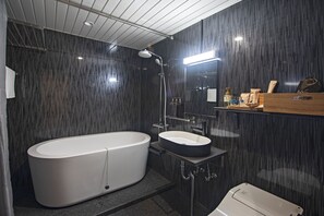 Japanese Style Luxury Family Room | Bathroom - Yuyu Ukiyoe Hotel (Osaka)