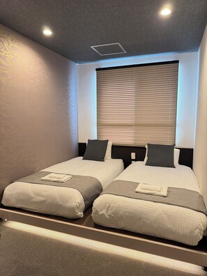 Japanese Style Room -2 People | Desk, laptop workspace, free WiFi - Yuyu Ukiyoe Hotel (Osaka)