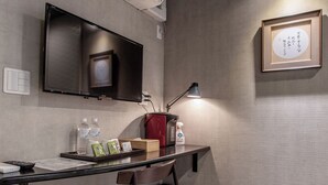 Habitación Deluxe con 2 camas individuales (Japanese Style - 2 People) | Escritorio, espacio para trabajar con laptop y wifi gratis 