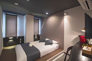 Japanese Style Room - Children | Desk, laptop workspace, free WiFi - Yuyu Ukiyoe Hotel (Osaka)