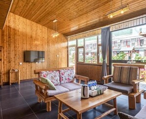 Family Duplex (Mainland Chinese Citizen Only) | Living room - Floral Hotel Splendid Valley Beijing (Beijing)