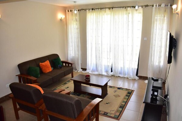 Living room - Valbras Homestay Nairobi (Syokimau)
