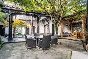 Courtyard - Floral Hotel The Upper House Pingle (Chengdu)