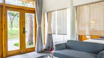 Suite (Mainland Chinese Citizen Only) | Living area