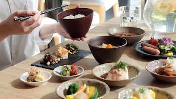 Daily buffet breakfast (JPY 3630 per person)
