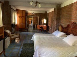 Estúdio, várias camas, banheiro privativo | Roupas de cama premium, edredons de pluma, individualmente mobiliados