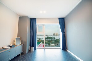 Suite panorámica | Caja de seguridad en la habitación y decoración personalizada