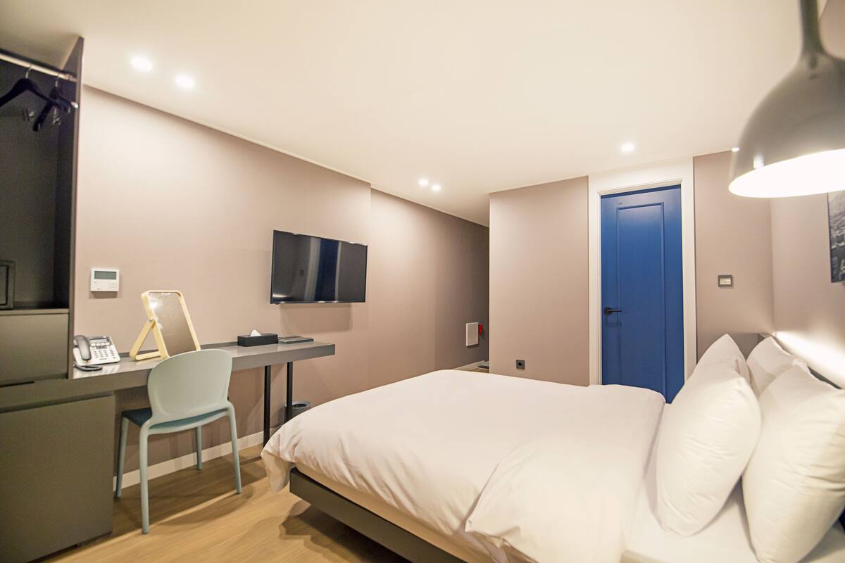 Habitación doble estándar | Caja de seguridad en la habitación y decoración personalizada