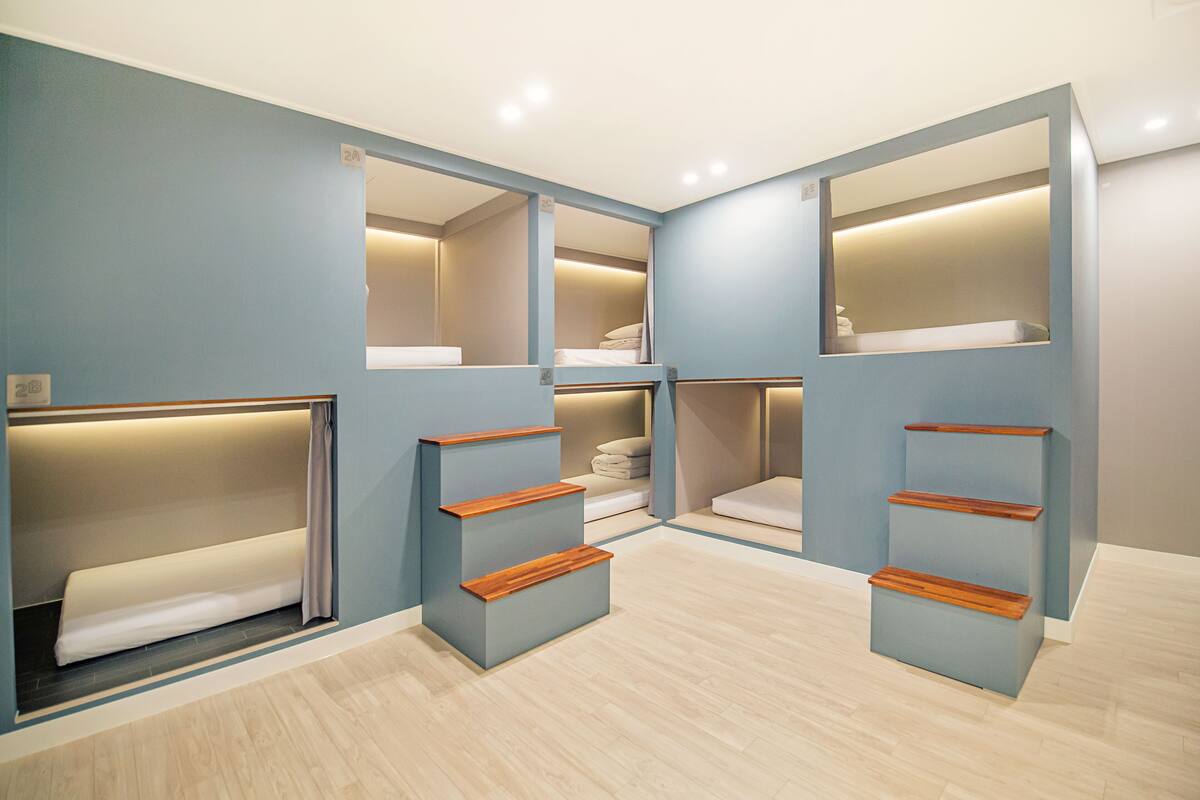 Dormitorio compartido, solo para mujeres (A) | Caja de seguridad en la habitación y decoración personalizada