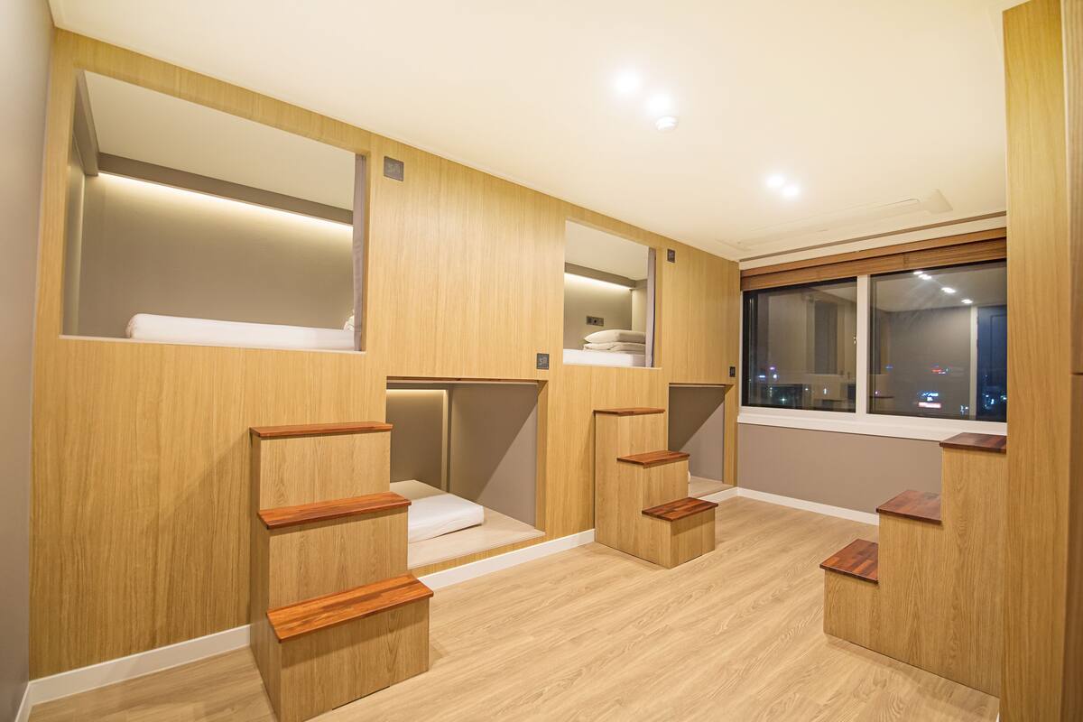 Dormitorio compartido, solo para mujeres (B) | Caja de seguridad en la habitación y decoración personalizada