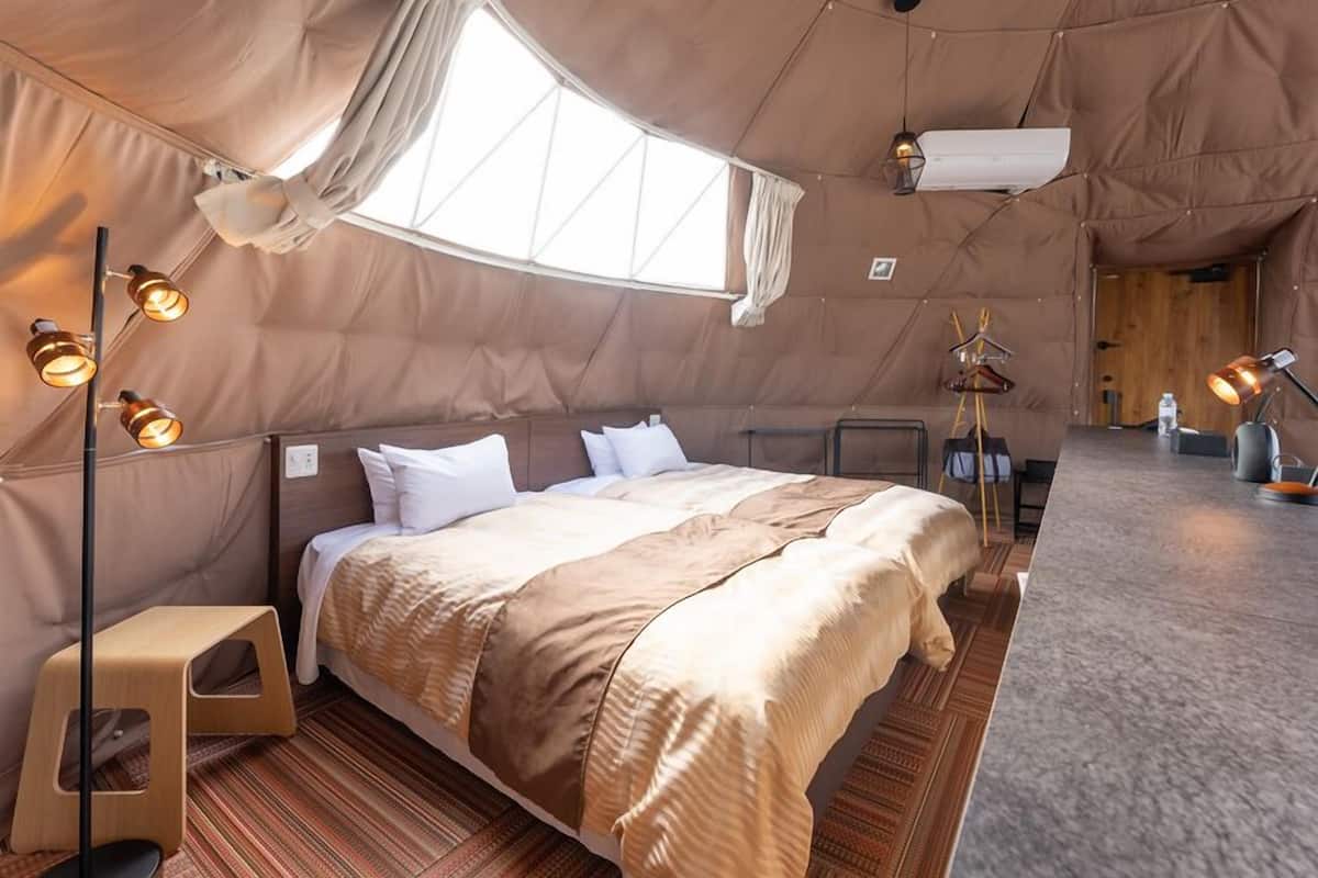 Coffres-forts dans les chambres, bureau, Wi-Fi gratuit, draps fournis