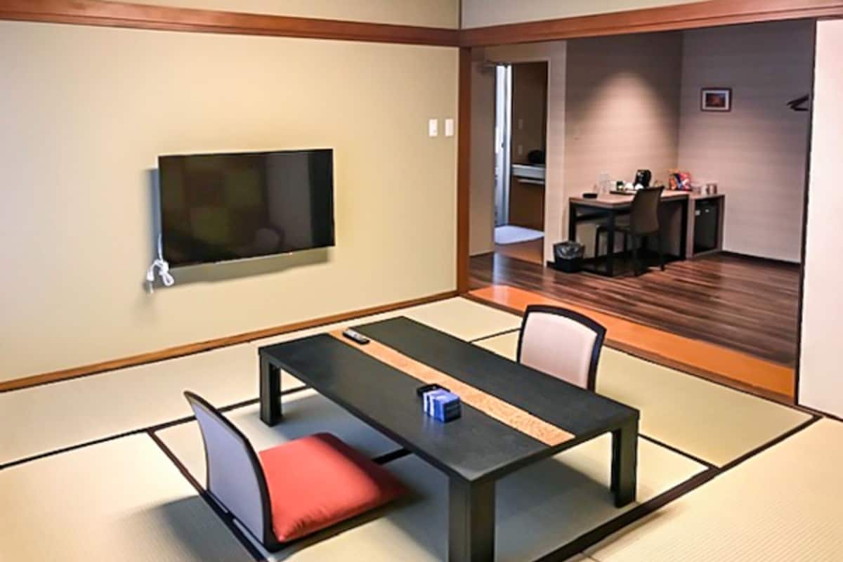 Deluxe Twin Room, Smoking, Ocean View | In-room safe, desk, free WiFi, bed sheets