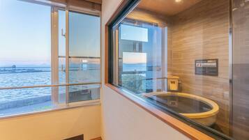 In-room safe, desk, free WiFi, bed sheets