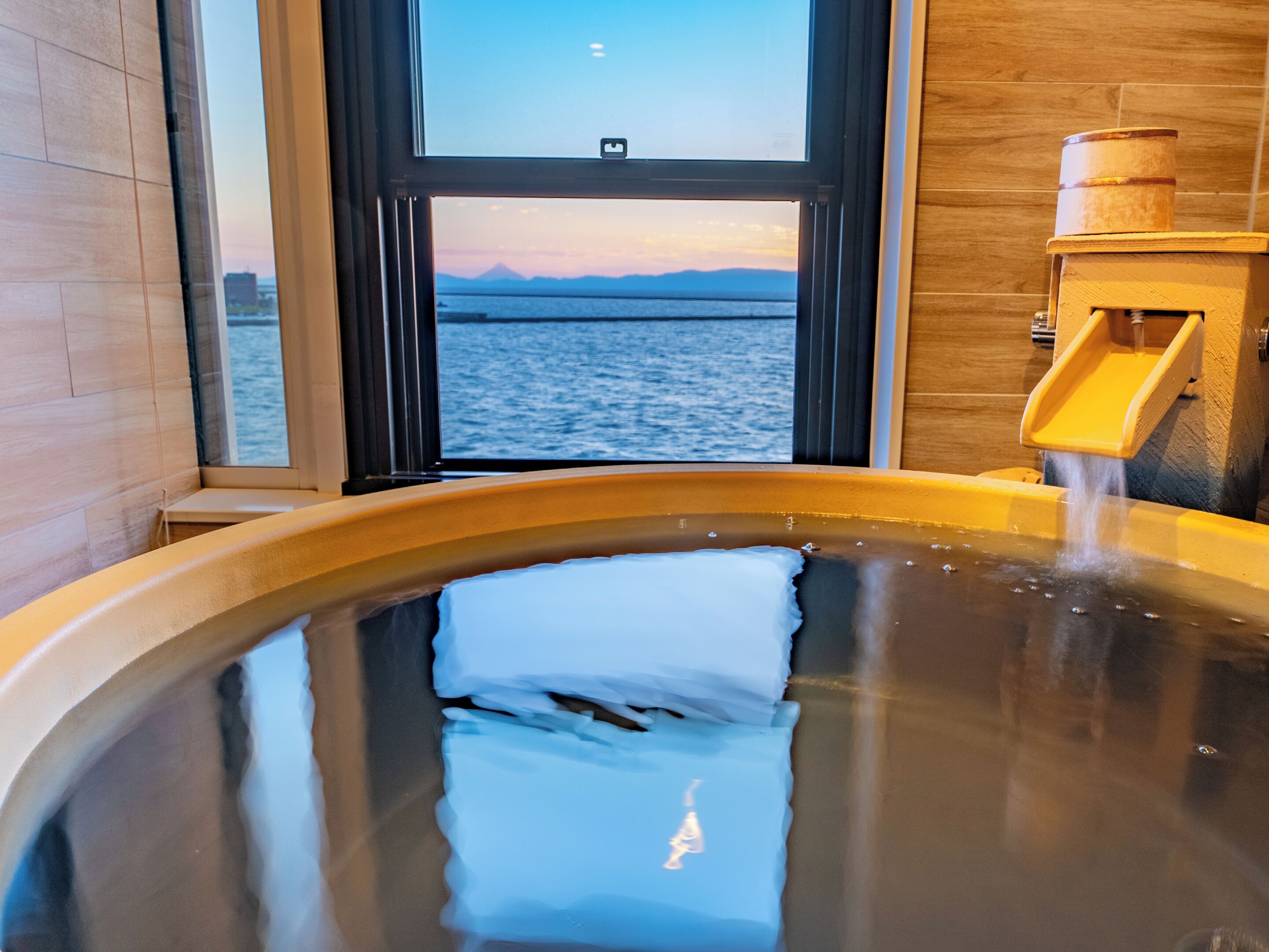 Standard Twin Room, Smoking, Ocean View | In-room safe, desk, free WiFi, bed sheets