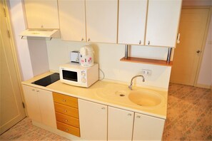 Apartment | Dapur peribadi | Peti sejuk, ketuhar gelombang mikro, dapur, cerek elektrik 