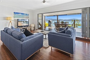 House, 4 Bedrooms | Living area