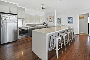 Casa, 4 camere da letto | Cucina privata | Frigorifero con congelatore, microonde, forno, piano cottura