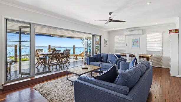 Unclassified image, 1 of 29, button - A Point of View - Airlie Beach (Airlie Beach)