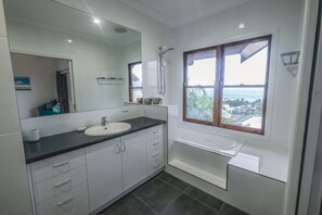 Apartment, 3 Schlafzimmer | Badezimmer