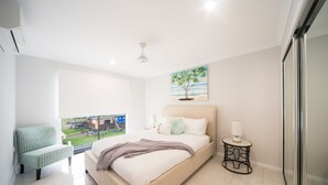 Apartment, 3 Bedrooms | 3 bedrooms, iron/ironing board, free WiFi, bed sheets - Airlie on Main Street - Airlie Beach (Airlie Beach)