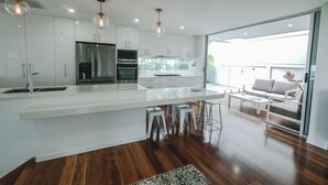 House, 3 Bedrooms | Private kitchen | Espresso maker, coffee/tea maker, full-sized fridge, microwave - Bellevue -Airlie Beach (Airlie Beach)