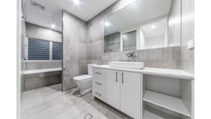 Casa, 3 quartos | Banheiro | Produtos de toalete grátis, secador de cabelo, toalhas de banho 
