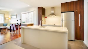 Unclassified image, 4 of 11, button - Oscar's View - Airlie Beach (Airlie Beach)