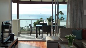 Unclassified image, 5 of 11, button - Oscar's View - Airlie Beach (Airlie Beach)