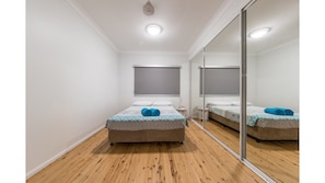 Maison, 6 chambres | 6 chambres, fer et planche à repasser, accès au Wi-Fi (inclus)