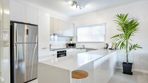 Apartment, 3 Bedrooms | Private kitchen | Espresso maker, full-sized fridge, microwave, oven - Sea Eagle on Airlie - Airlie Beach (Airlie Beach)