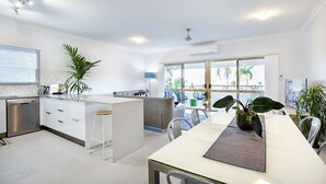 Apartment, 3 Bedrooms | In-room dining - Sea Eagle on Airlie - Airlie Beach (Airlie Beach)