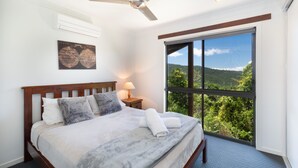 House, 4 Bedrooms | 4 bedrooms, iron/ironing board, WiFi (free), bed sheets