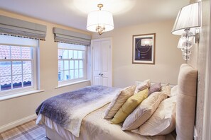 2 Bedroom Room House | 2 bedrooms, premium bedding, laptop workspace, iron/ironing board - Spyglass 1708 (Whitby)