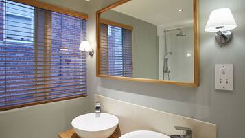 2 Bedroom Room House | Bathroom | Towels