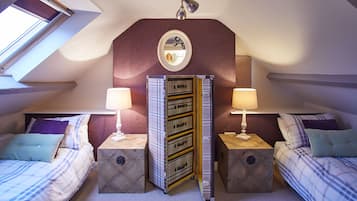 2 Bedroom Room House | 2 bedrooms, premium bedding, laptop workspace, iron/ironing board